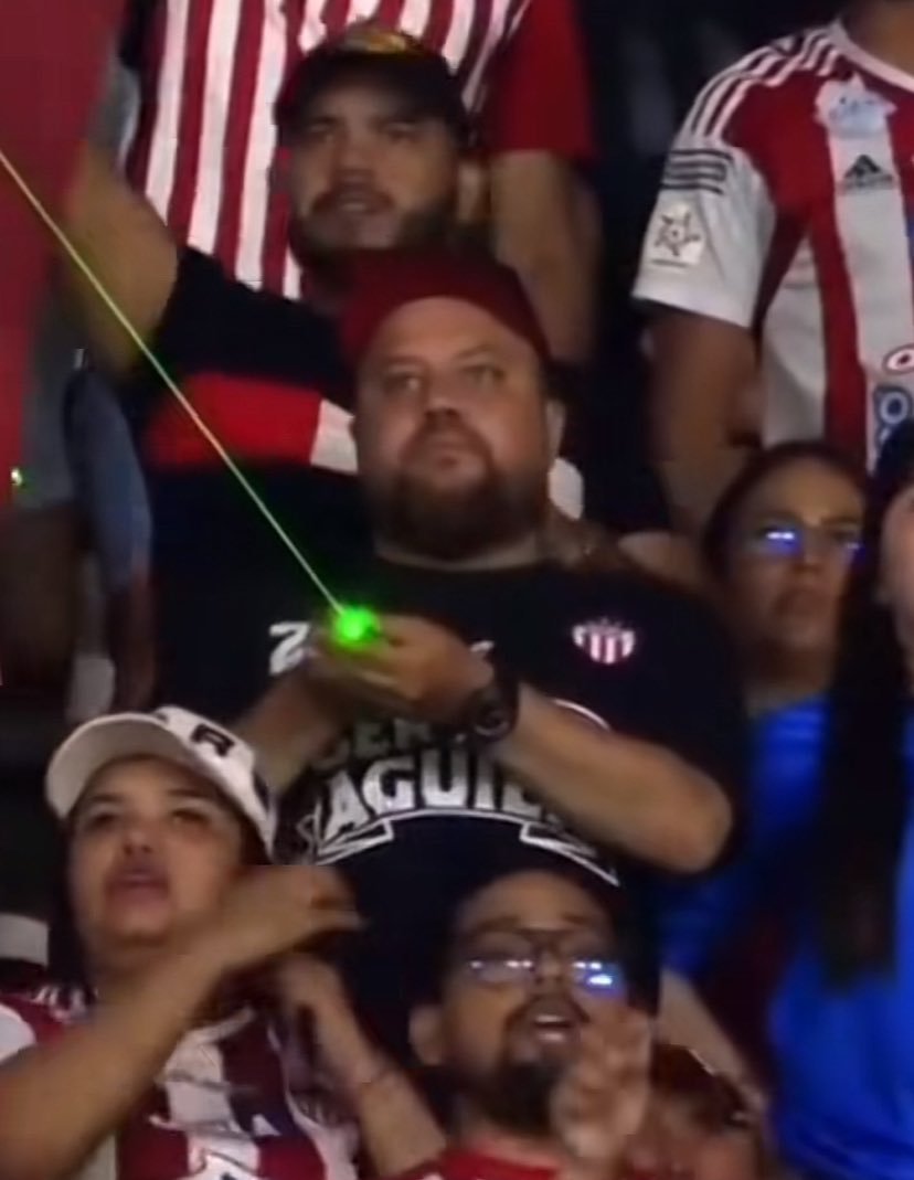 jajajajajaja sapearon a un hijueputa del laser