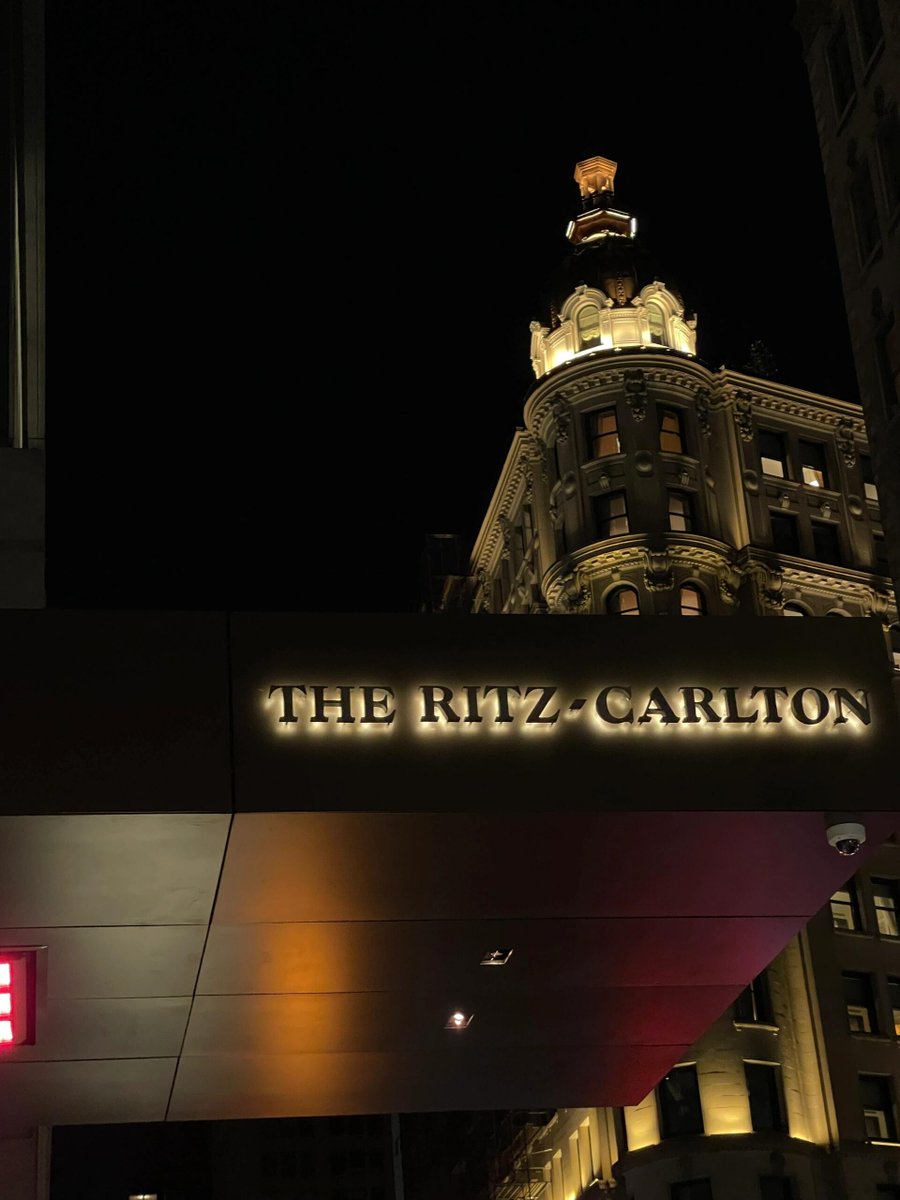 SadRabbita's tweet image. Do I prefer day life or night life?