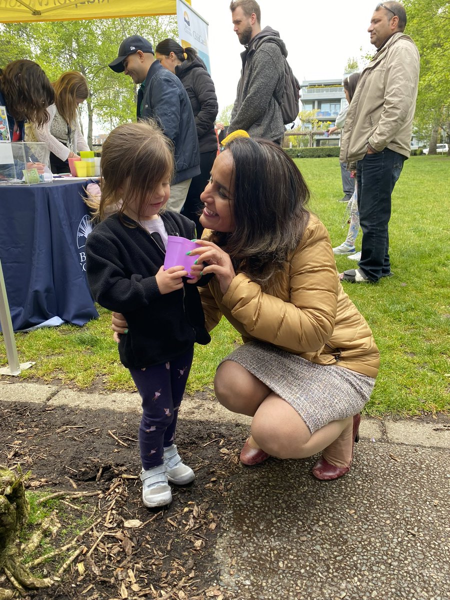 Celebrating Child Care Month with Minister @MitziDeanBC today with flower planting! Thank you to all the hard working early childhood educators, child care providers and child care staff working in the child care sector. #ChildCareBC