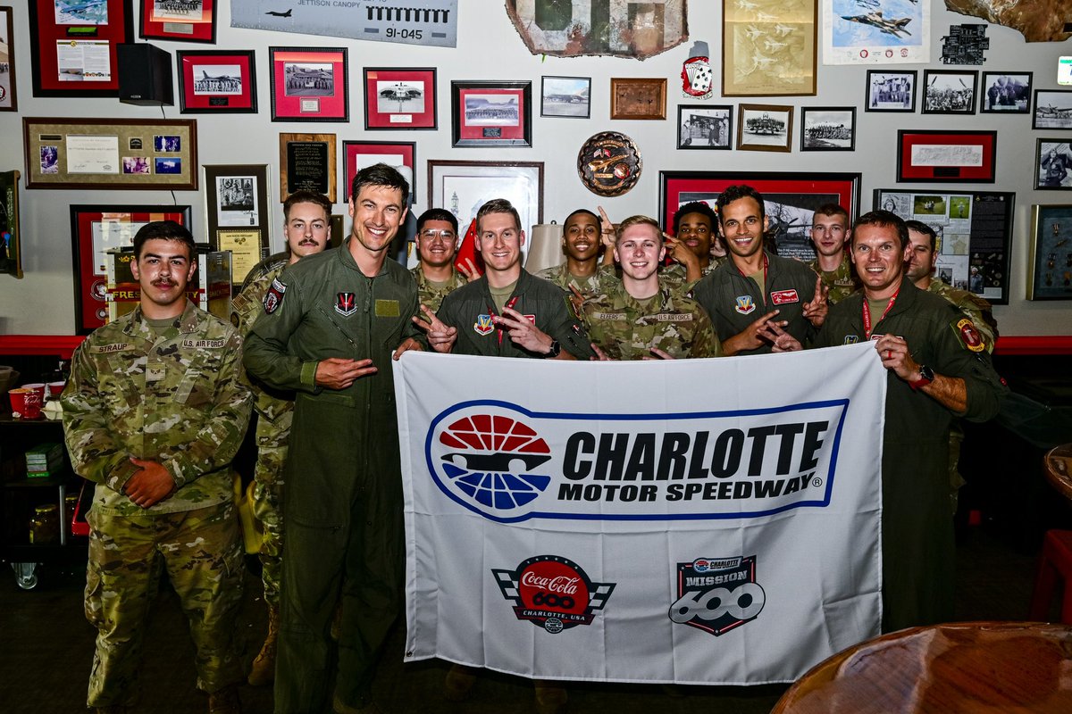 NEWS | Joey Logano doubles down with “Gamblers” as #Mission600 visits Shaw Air Force Base. 🇺🇸🛫

📰: bit.ly/44xFSeq