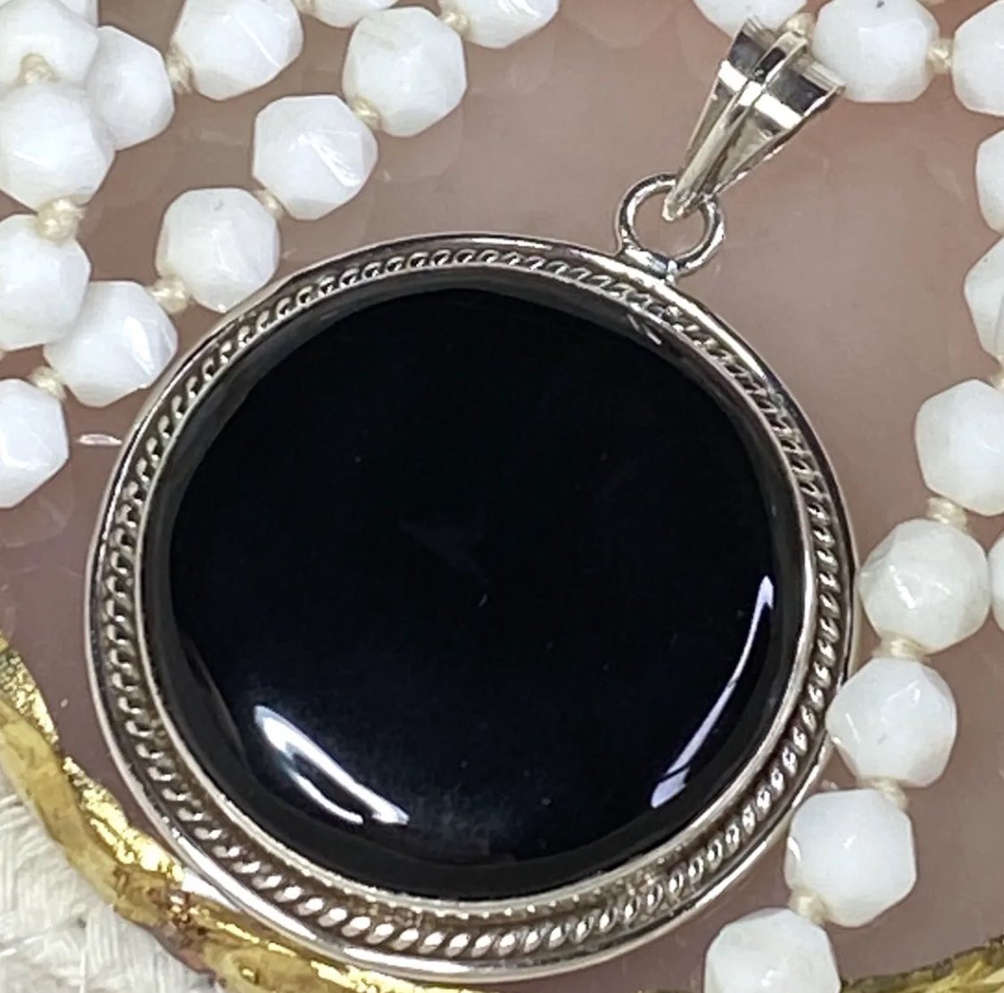 Incredible, deep onyx. 🖤 Vintage Black Onyx Sterling Silver Pendant - 15g Priority shipping available! ebay.com/itm/1760871969… #jewelry #pendant #onyx #Sterling #giftidea #MothersDay #graduate #fy