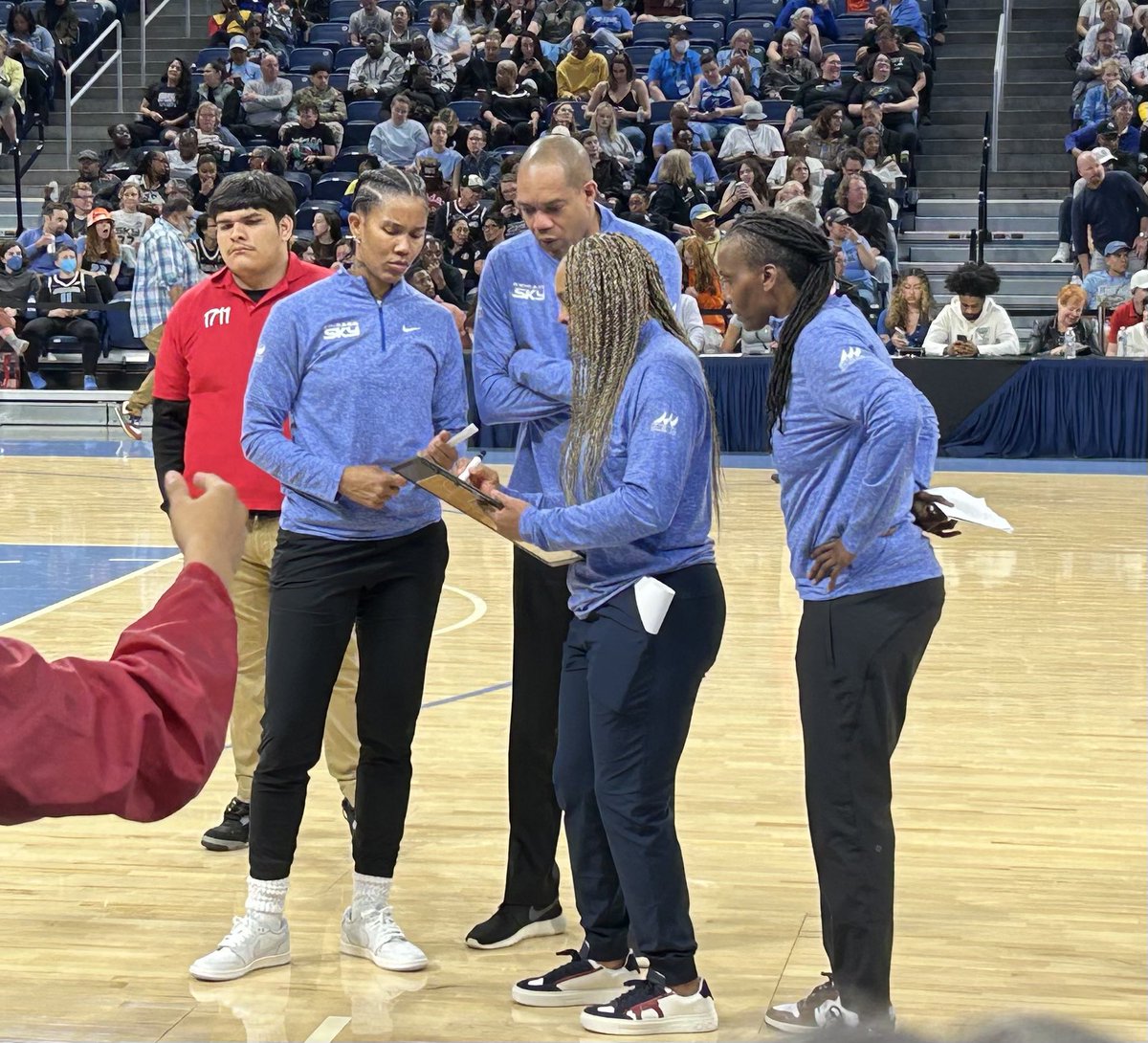 .<a href="/chicagosky/">Chicago Sky</a> coaches huddle .<a href="/tyoung11/">Ty Young</a> .<a href="/Finisher_11/">Teresa Weatherspoon</a>