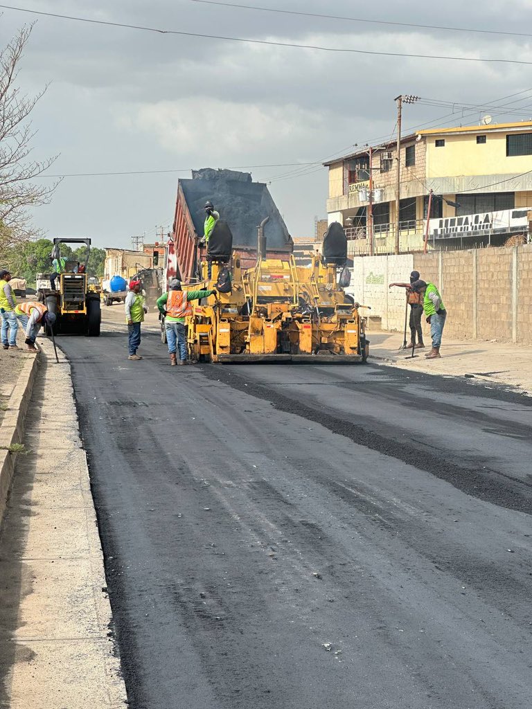 El plan de asfaltado avanza en Ciudad Guayana gracias al presidente @NicolasMaduro junto vamos por más porque la esperanza está en la calle. 

tiktok.com/@alcaldetito/v…

#MovilizadosPorVenezuela