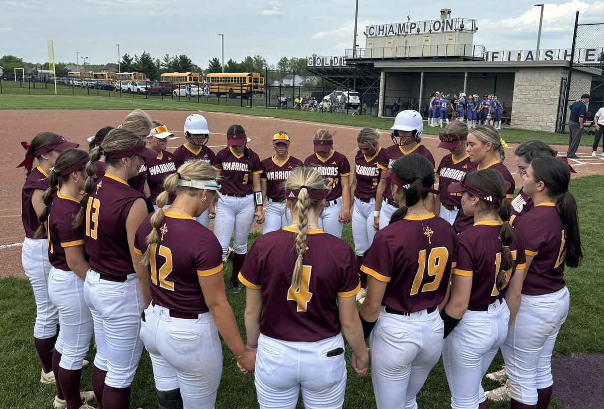 WJ Softball ended the regular season undefeated after beating #4 in DIV III Warren Champion 8-1 @natalie_susa pitched a 2 hitter, striking out 6 @CaleighShaulis was 2-3 with a double, 3 runs + 3 RBI @mcgeemckayla was 3-4 with a double, HR + 4 RBI #WJSoftball #LetsBeLegendary