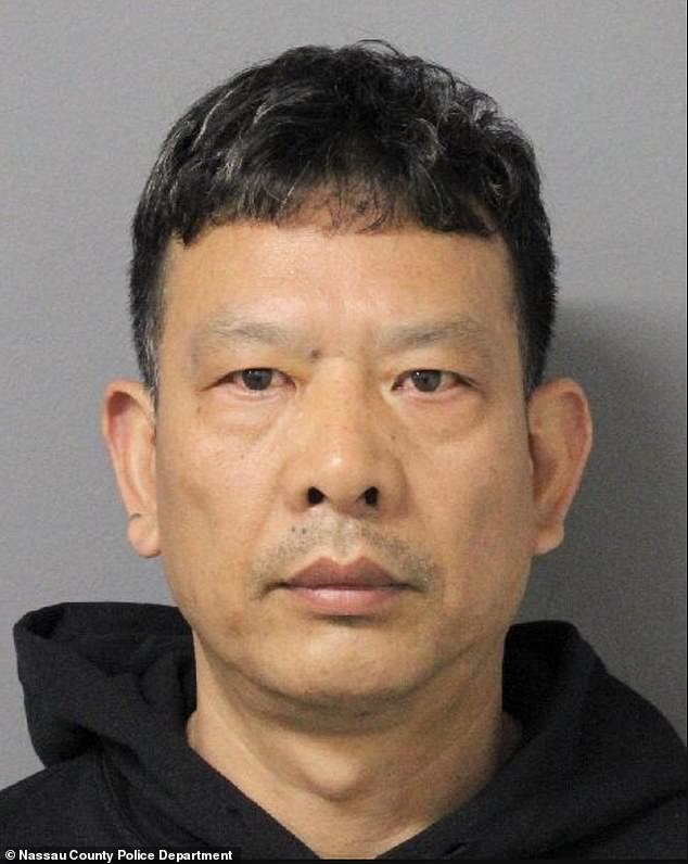 Yaorong Wan (万耀荣), a big international jewel thief, is caught in NYC. He is also wanted in Korea for similar crime. What the media didn’t say is that Wan is an illegal immigrant from China, came here on 12/29 to “seek political asylum”. What a joke! foxbusiness.com/lifestyle/inte…