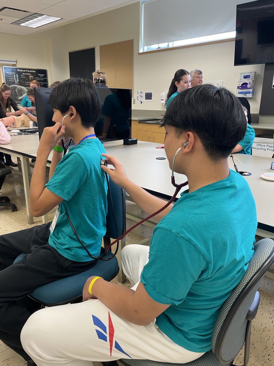 UBCNMP_unbc's tweet photo. Students from @SD57 visiting @UNBC as part of their Adventures in Healthcare tour made a stop at the NMP to learn about careers in medicine. NMP students and faculty facilitated several hands-on demonstrations for the group.
https://t.co/Iamog4JoZo https://t.co/Ma4lwMX7pF