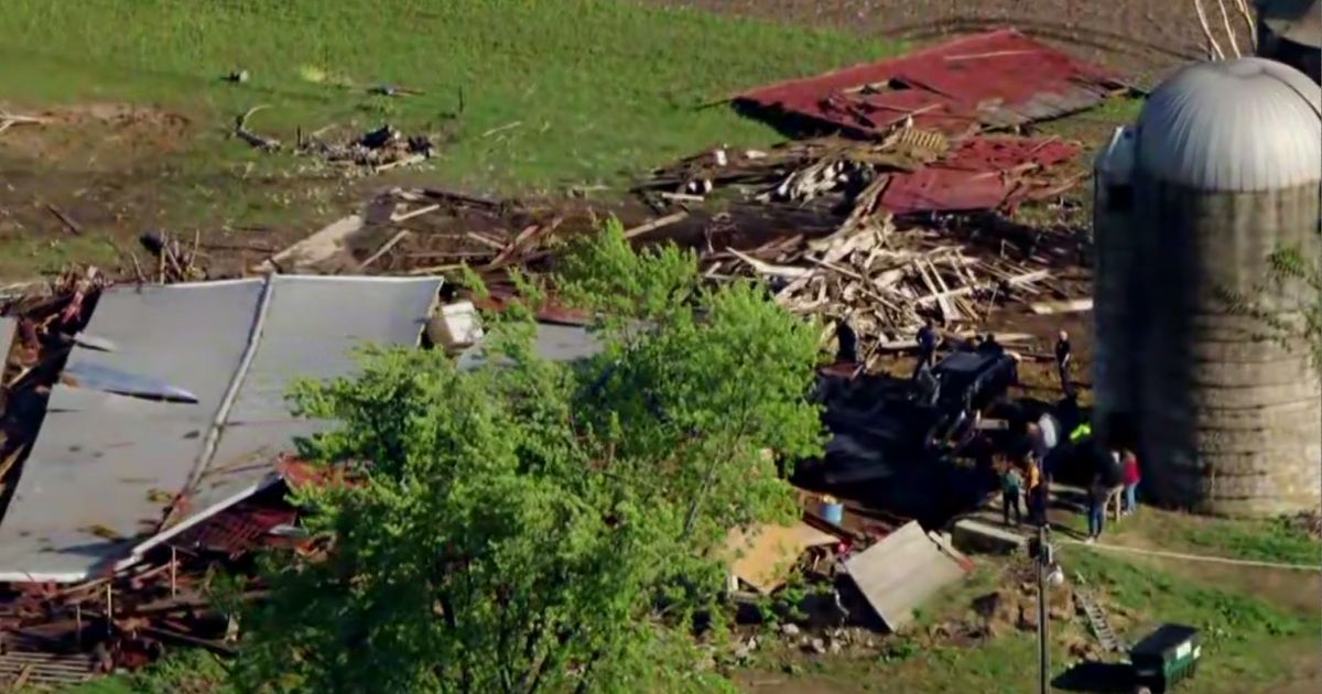 Barn collapses amid storms in Northern Illinois; 17 animals unaccounted for cbsnews.com/chicago/news/b…