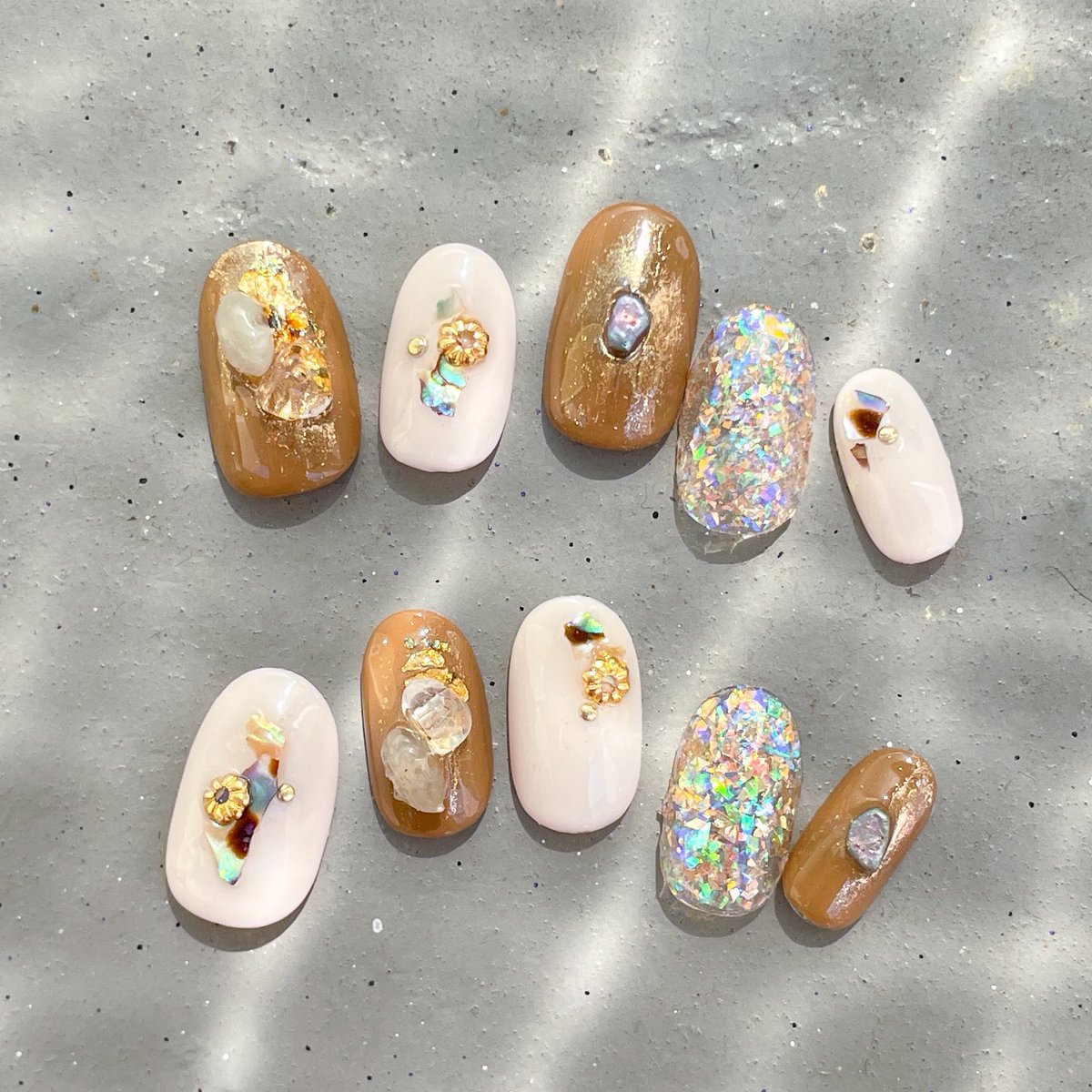 おはようございます🌞
夏にお勧めデザイン❣️💅
アイボリー&ブラウンネイルです🏖️

SHOPはこちらから🐶
minne.com/@mamo-nailtip

#ネイルチップ
#夏ネイル
#nailart