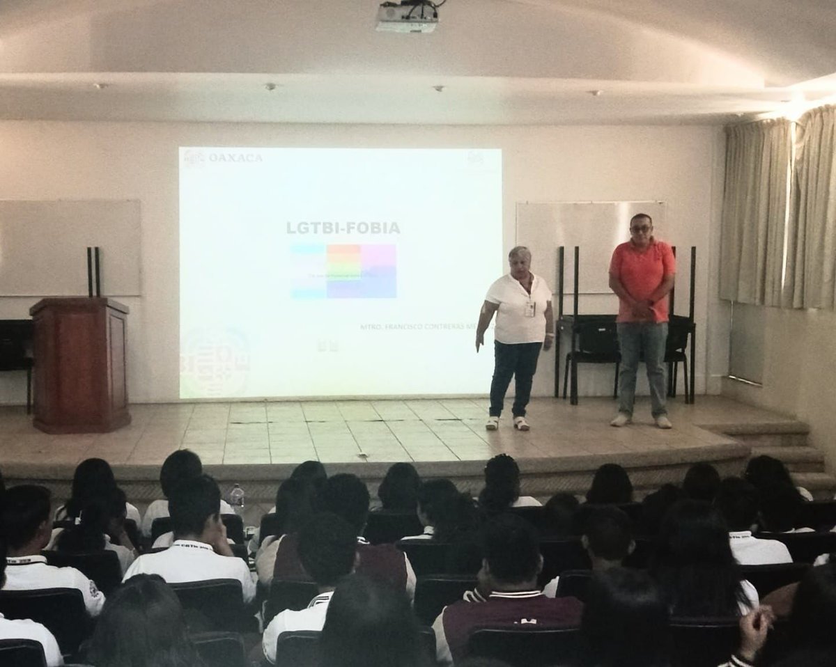 En el marco del mes contra la LGBTIfobia, profesionales del COESIDA impartieron un taller en la materia a estudiantes del
CBTis No. 259  de Santa Cruz Xoxocotlán.
@censida 
@SSO_GobOax