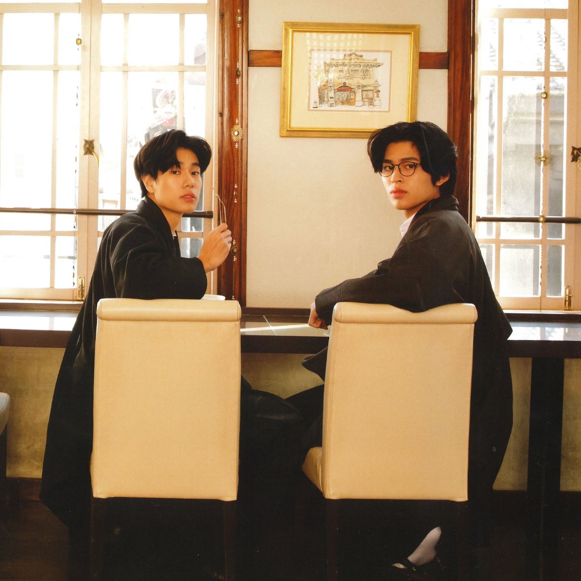fighter_tina's tweet photo. #PondPhuwin fanfic

 Escritor x Farmacêutico(Médico)

Onde Phuwin um farmacêutico famoso de Tokyo, se encontra com Pond, um escritor, que não encontrava inspirações para escrever o seu próximo livro, um livro de romance.

(Baseada entre os anos 1890-1910) https://t.co/WI4v9HNDLH