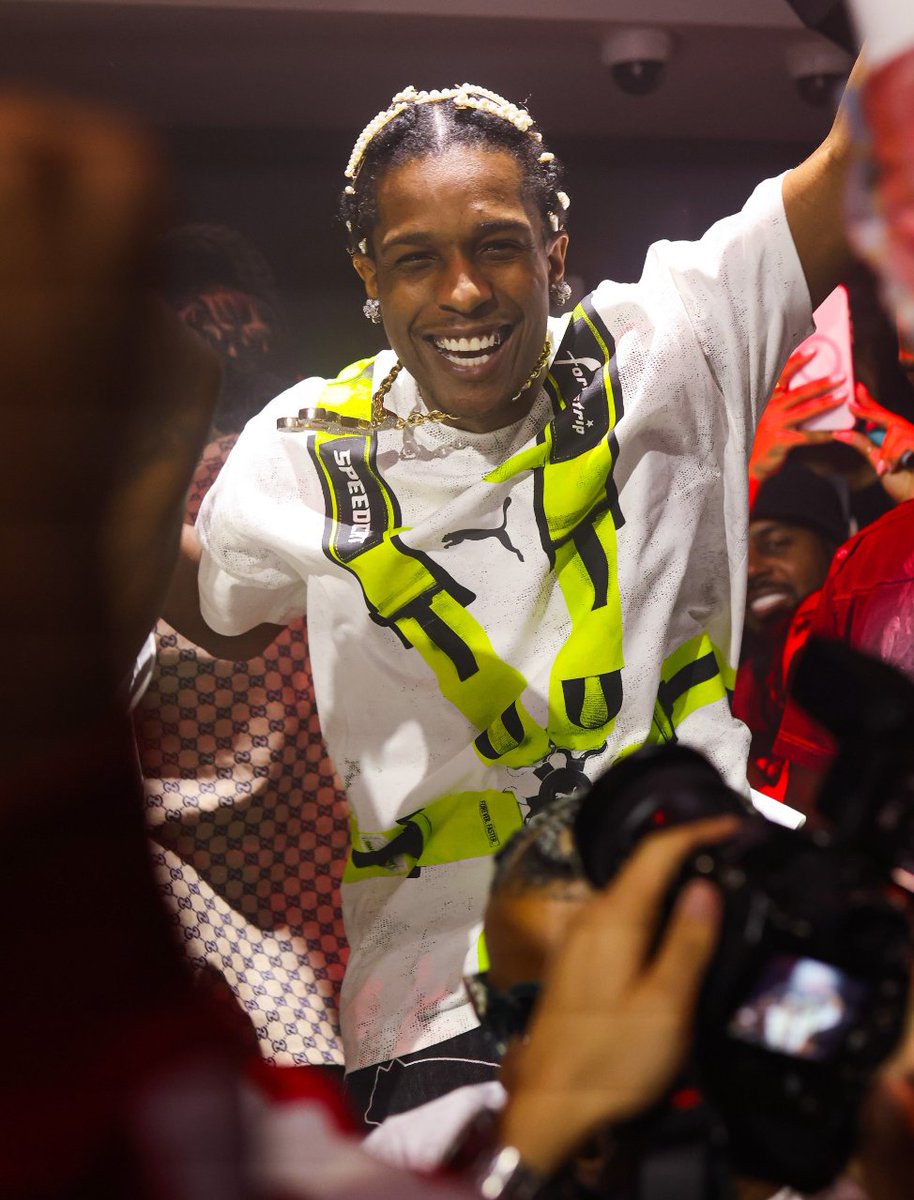 @ASAPRocky rocked @E11EVENMiami, but his performance went beyond the stage. After the show, he made one fan's night by signing a vinyl record, taking a photo, and gifting his own helmet. Music and magic collided! 🎶✨ 
 #A$APRocky #E11EVENMiami #MusicMemories