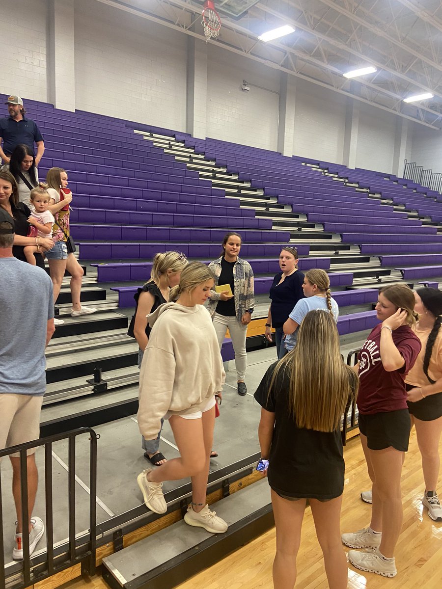 Great evening and turnout at the Meet and Greet of our new 🥎 and 🎾 coaches!! 
@MrHollander_MHS 
<a href="/MHS_BEAR_TENNIS/">MHS_Tennis</a> 
<a href="/MHSbearsoftball/">Montgomery HS Softball</a> 
<a href="/ADHeard_MISD/">Clint Heard</a>