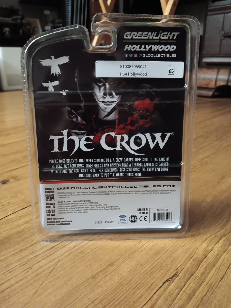 Well friends, I went to wally to see if I could find the #HotWheels85YearsBatmobile, no luck, but I did find this....

Who is a fan of #BrandonLee 
#TheCrow?

Check this out 🔥🔥🔥