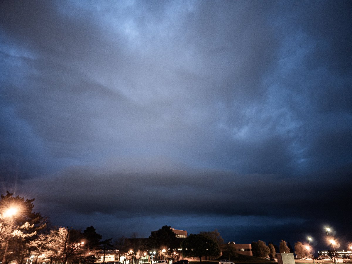 909 pm may 7 2024
Nice little cell from the warm front coming in
#onstorm
#onwx
#shareyourweather 
@1Weathercanada