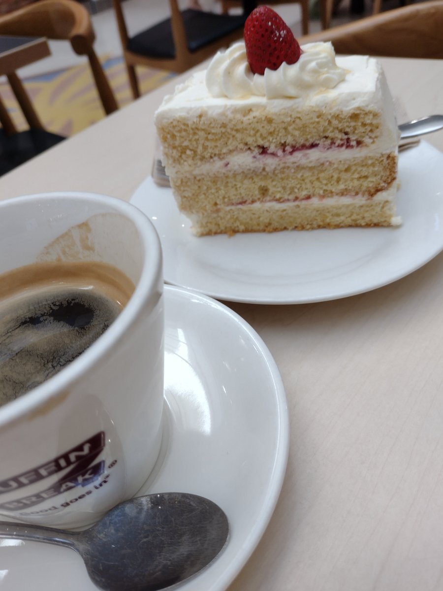 karasawa_tiger's tweet photo. カップの底からスマイル😍小さな幸せ見つけた #オークランド #ニュージーランド #muffinbreak https://t.co/srnWSNewkK