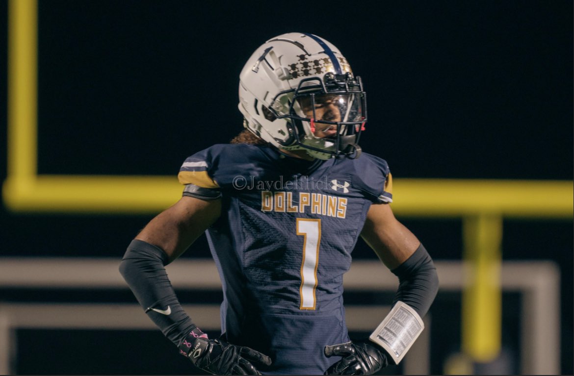 Devinmcgill13's tweet photo. Blessed to receive an offer from edward waters university!!! @EdwardWatersFB Big thanks to @CoachTroyTaylor for this opportunity. @CoachYeager2019 https://t.co/mr8mdURzok