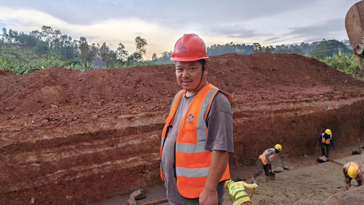 CCCC_Tanzania's tweet image. Tong Jinbo, a CCCC Chinese employee, has dedicated over a decade to #infrastructureprojects in #Tanzania and Madagascar.👷 With expertise in retaining walls, he has designed visually appealing structures, incorporating ornamental plants. CCCC is proud to have such an exceptional…