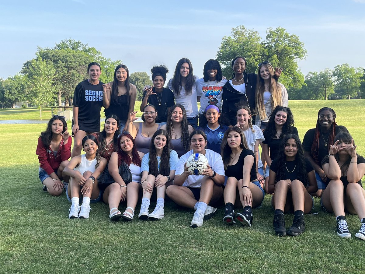 Seguin Girls and Boys Soccer End of Year Banquet!!! 🎉🎉 Tons of fun eating and playing footgolf together. Cant wait to see what is in store for both teams next years. ⚽️🐾@SeguinCougarSoc @AISD_ATH @JuanSeguinHS