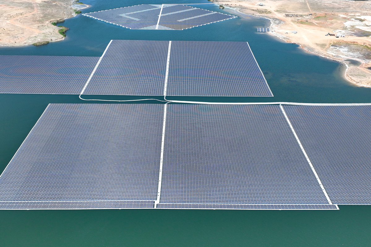 China’s 1st floating #SolarPower station in a high-salinity, highly-mineralized mine water area was recently put into full operation in NW China’s Ningxia.
The 23-MW project can generate over 32 million kWh of #GreenPower annually, cutting CO2 emissions by about 27,000 tonnes.