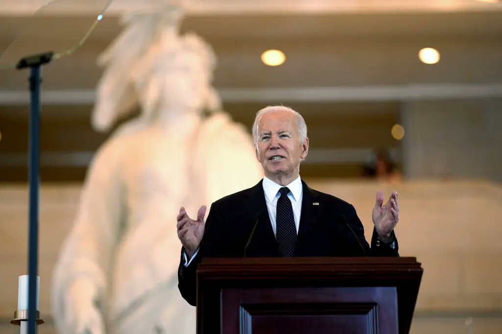 In Holocaust Speech, President Biden Declares ‘Ironclad’ Support for Israel, Slams College Protesters The speech makes it clear that #Biden will continue backing Israel's slaughter of #Palestinians in #Gaza by Dave DeCamp @DecampDave #Israel #censorship news.antiwar.com/2024/05/07/in-…