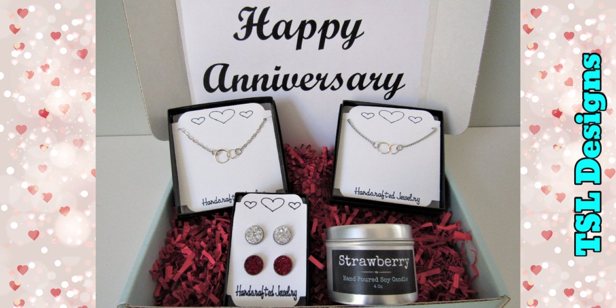 Happy Anniversary Gift Box ~ Infinity Necklace and Bracelet, Druzy Stud Earrings & a Handpoured Soy Candle
buff.ly/465A4Zq
#giftbox #giftideas #happyanniversary #anniversarygift #infinityjewelry #handmade #jewelry #handcrafted #shopsmall #etsy #etsyhandmade #etsyjewelry