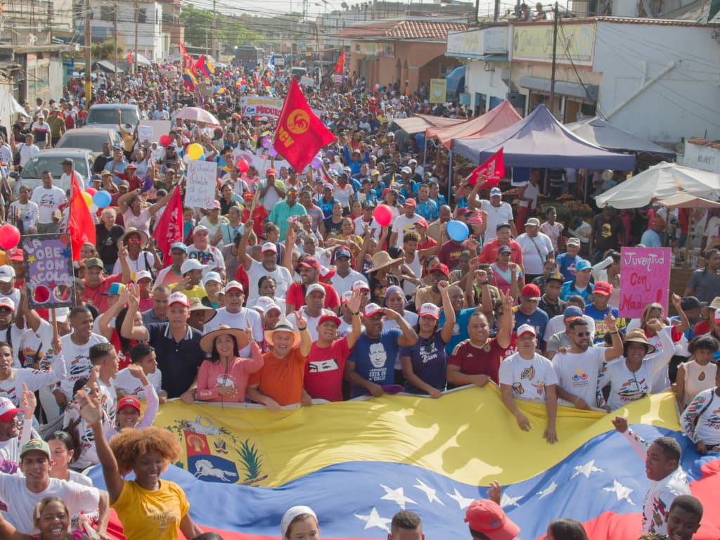 ¡Impresionante! El pueblo de Higuerote, municipio Brión del estado Miranda, marchó en unión perfecta, liderazgo y organización. Demostrándole al mundo que los revolucionarios y revolucionarias seguiremos defendiendo la verdad bonita de Venezuela. ¡Somos gente de Paz!