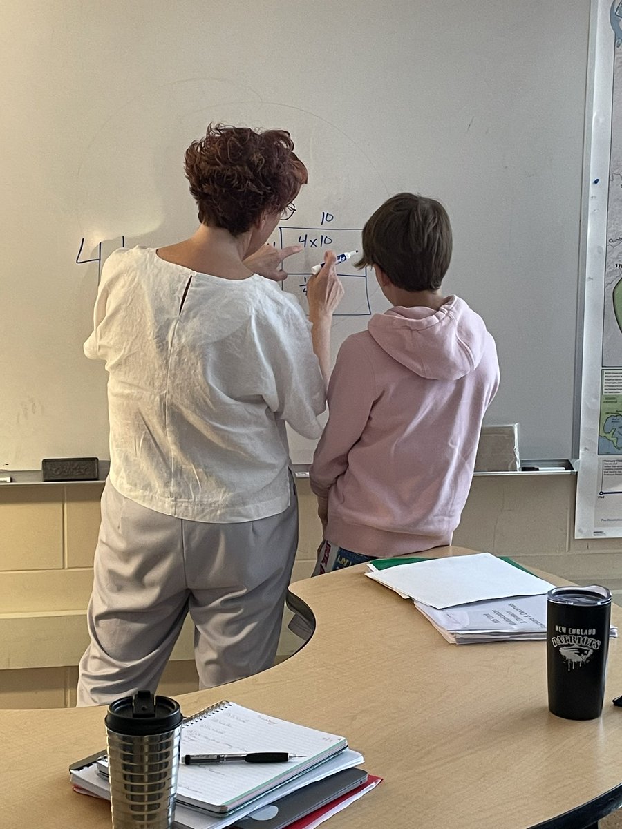 SarahGranite's tweet photo. Couldnโt resist this great photo working 1:1 during a math lesson today! @SaxeMS #fifthgraderocks https://t.co/WHYrJ8PUT1