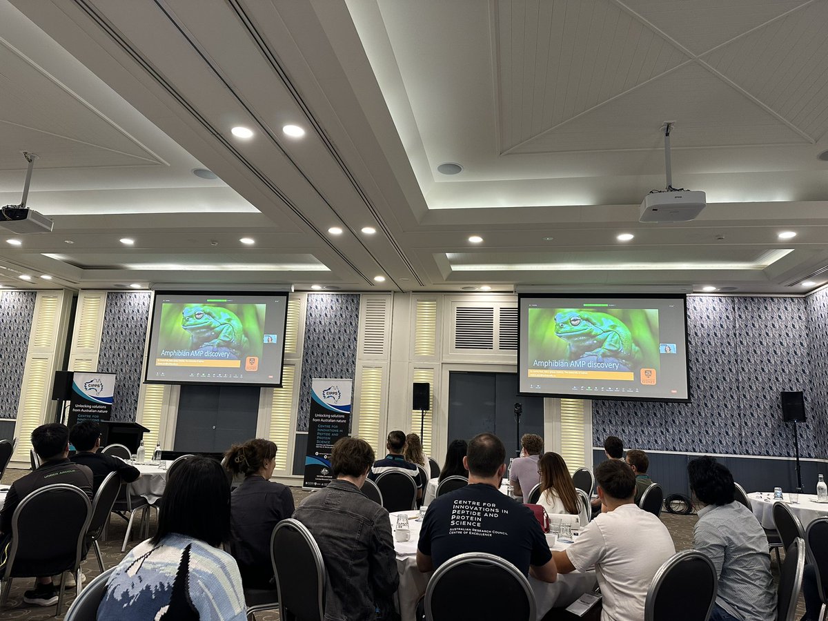 Our early- and mid- career researchers are taking the stage this morning with their fascinating research @DrEmmaPeel from @KathyBelov and @HoggCarolyn group told us about their amphibian 🐸 AMP discovery #CIPPSbythesea2024