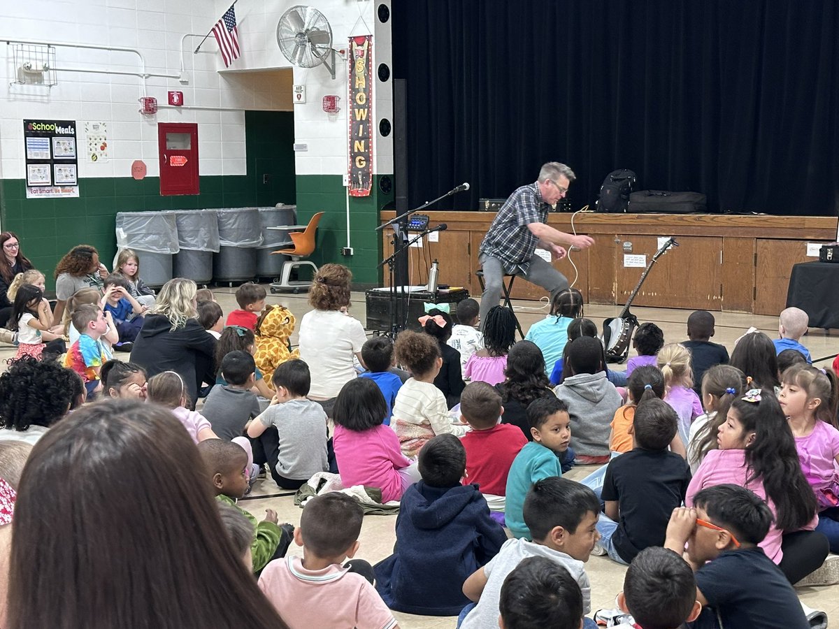 Our PreK and Kindergarten classes at Northeast and Northwest had a special field trip to listen to the talented Jim Gill. They couldn’t keep their eyes off of him! A special thanks to our SSS Department for a great day. #BeEvergreen