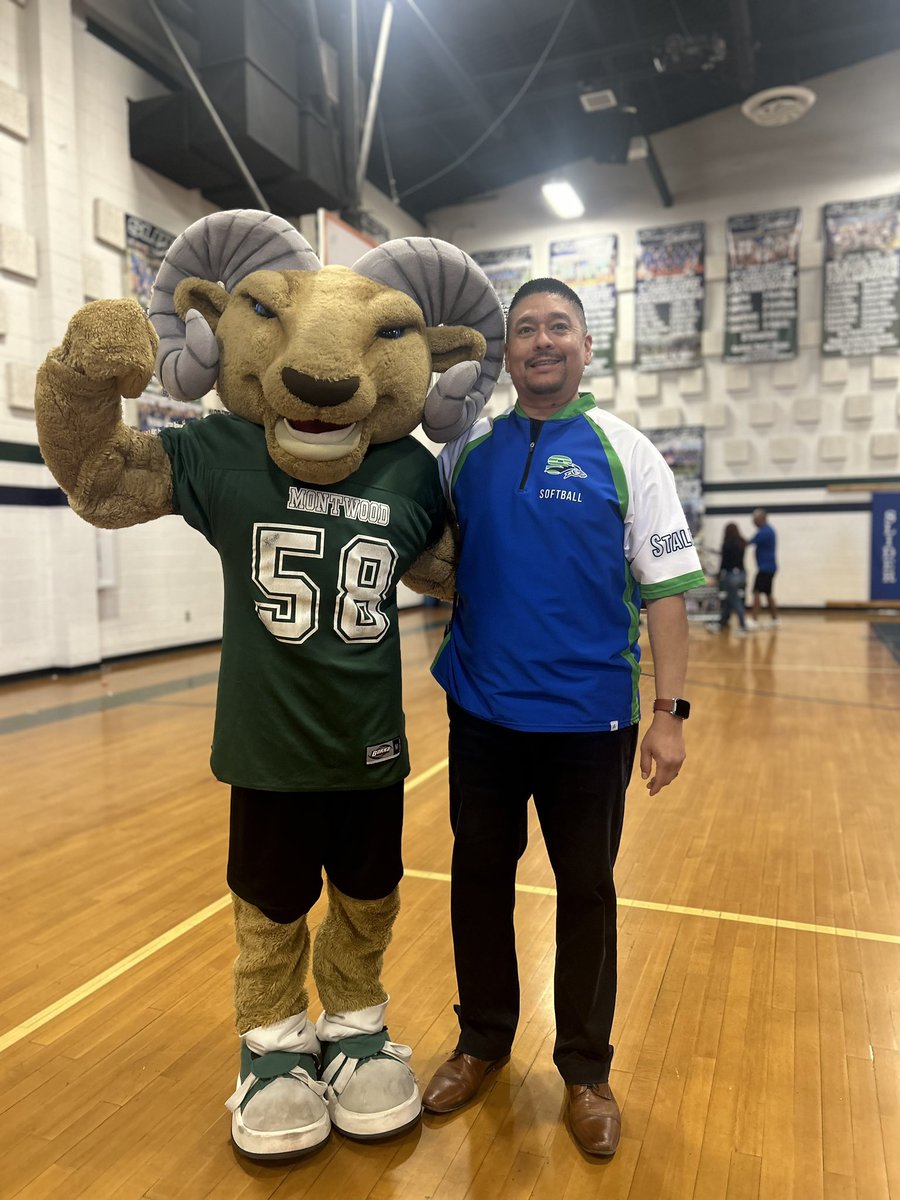 Great to be a Ram at heart ♥️ , from the graduating class of 1996 to opening @MontwoodHS in 1990 as a 7th grader. Blessed to continue to serve the MHS feeder pattern and our #TeamSISD communities! Go Rams! 🐏 @MontwoodFB @AnaPlayer_MHS @SISD_HS @CHernandez_WSMS @LMartinez_WSMS