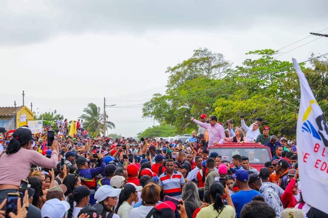 Y bajaron en #TOCOPERO 🎵❤️🇻🇪🎵🎶🇻🇪 

Seguimos juntos. Maduro Presidente 🚩❤️🇻🇪
@NicolasMaduro 
@dcabellor 
@jdavidcabello 
@