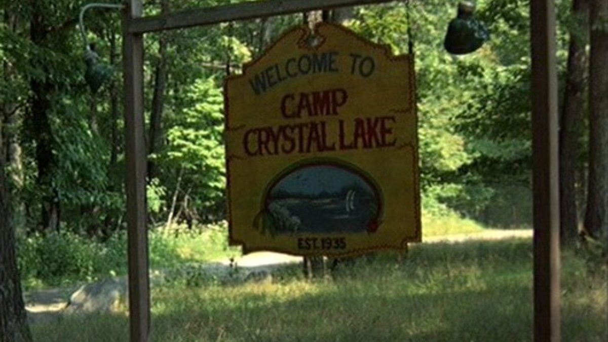 Stop us if you have heard this one before. #A24's #FridayThe13th prequel series #CrystalLake has some retooling going on behind the scenes. 🔗 bleedingcool.com/tv/crystal-lak…