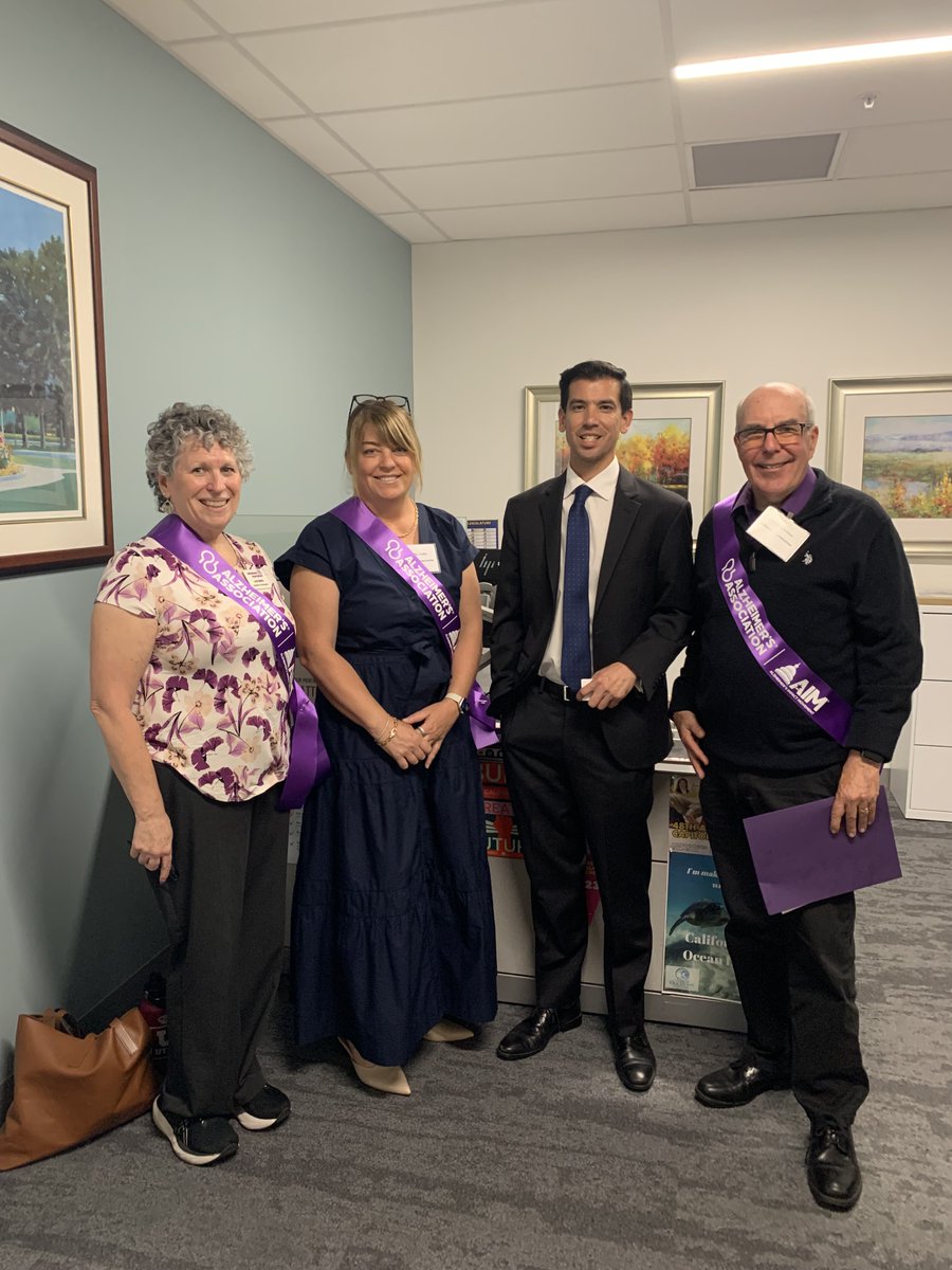 Thank you, Andrew Aldama, from @SenBobArchuleta office for meeting with Alzheimer’s advocates to discuss ways to improve Alzheimer’s care in CA. We appreciate your continued support of #SB639, #AB2680, and #AB2689. #Care4Alz #EndAlz @AlzNorCalNorNev