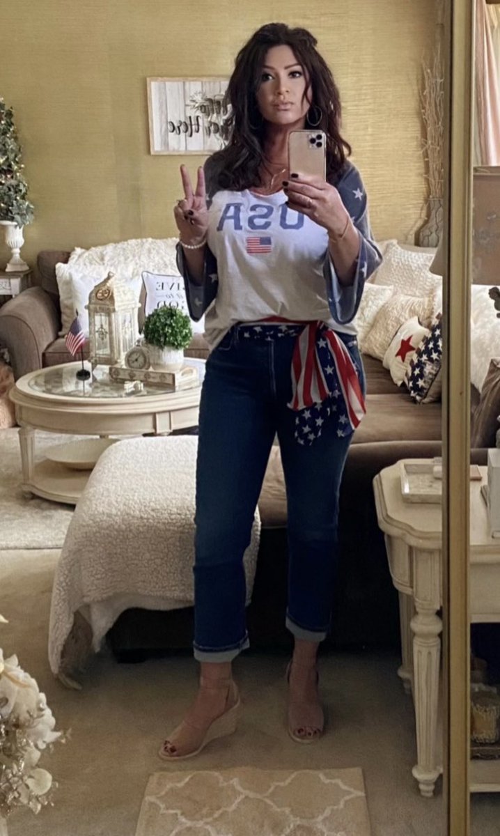 I’m Daly, a 58 yr old Latina living in commie Jersey and would NEVER vote for a Democrat b/c I love my country too much & want to see Americans thrive! Will vote for Trump a 3rd time. Trump all day everyday 💪🇺🇸