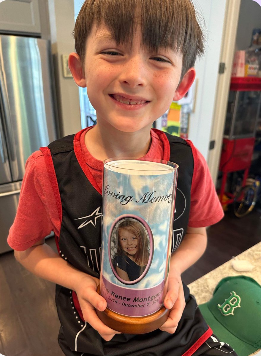 We will not let anyone silence, Jamison. He and Harmony have been silenced for too long. Now, the State of New Hampshire seeks to silence Harmony’s brother.  Here’s our call for change before Thursday.  
 @GovChrisSununu @NH_DOJ 
A woman recently sent this candle to Jamison.  💜