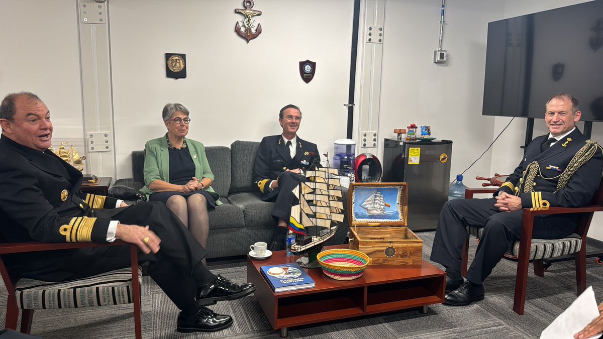 Excellent staff talks in Bogota with CINC Colombian Navy ADM Cubides, NL Ambassador mrs Buijs and deputy CINC VADM Grisales. important partners in the region. #maritimeSafety, #maritimesecurity Next stop Cartagena with HNLMS Groningen @Bemanning_Rood @admiraalTas @COMANDANTE_ARC