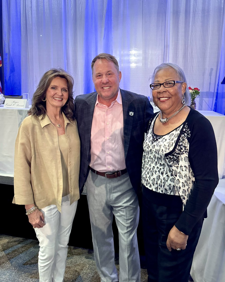 Loved spending time with our Auburn Family, Jean Hicks Sullivan and Gloria Owens, this morning at the Birmingham Mayors' Prayer Breakfast! #WarEagle🦅