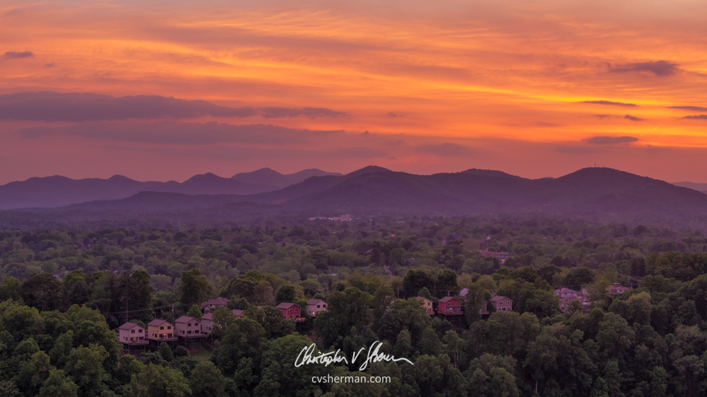 Tonight's Great Smoky Mountains Sunset
Great Smoky Mountains in the distance. Houses on a ridge-line in Asheville, NC in the foreground. art.cvsherman.com

@spann #Asheville #NorthCarolina #GreatSmokyMountains