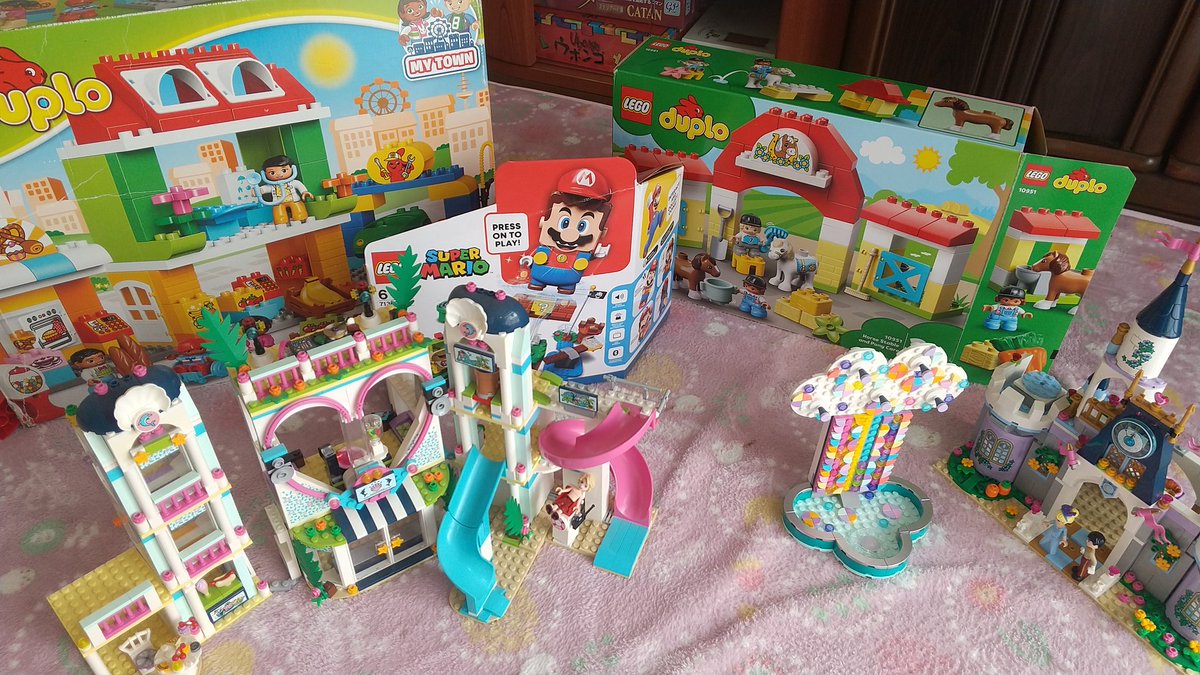 @yodobashi_nigat 4歳と10歳の娘がレゴ大好きです💕でも、見た目の楽しさや可愛さに釣られて、家にあるのは写真のようなラインナップ。。。作れるものが限られています😵‍💫
アイデアボックスで、もっと自由に、自分だけの形を作ってほしいので応募します✋組み合わせても遊んでも、すごく楽しそう🥰❣️
当たりますように🌟