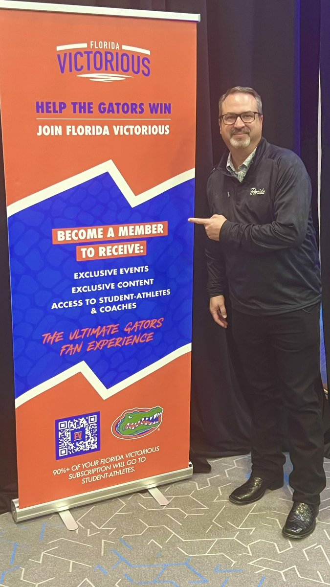 It was great seeing so many Gators in Lakeland last night! Thanks for coming out to the @GatorsFB with @coach_bnapier! 🐊

#GatorNation #FloridaVictorious #NIL