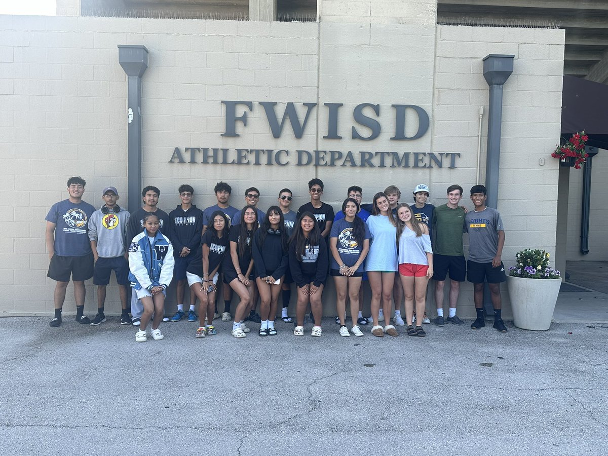 Best of luck to our tennis teams who will be competing at Regionals the next couple of days. @FWISDAthletics is behind you!! @BenbrookMHS @SouthHillsTX @HeightsFWISD @WesternHillsHS @PaschalFWISD @ODWyattFWISD