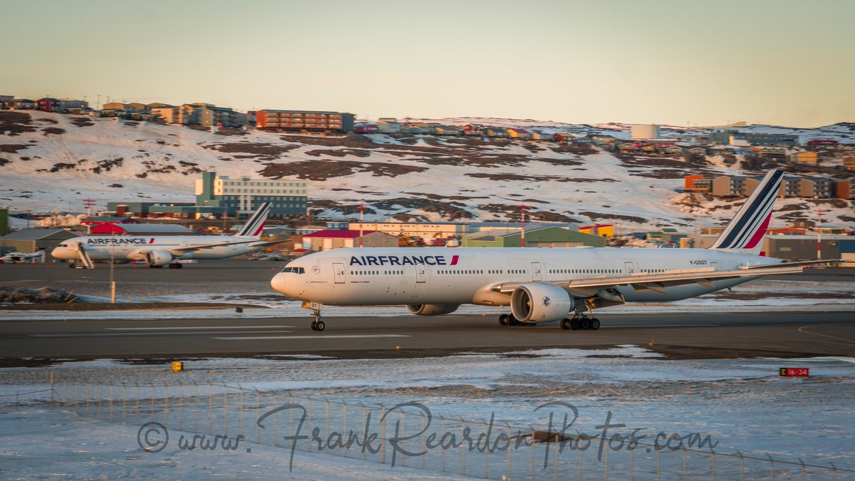 Image of a Boeing 777-328(ER) from @AirFrance landing with the Boeing 787-9 Dreamliner in the background here in #Iqaluit #Nunavut to pick up the passengers MAY.7.2024 #B77W #FGSQT #FHRBB #YFBSpotters