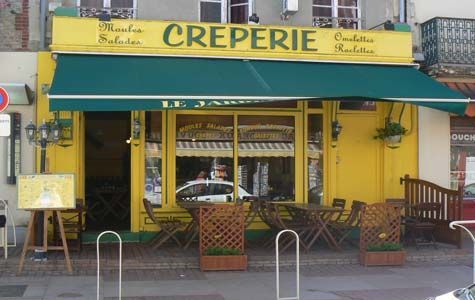 A Creperie in the seaside town of #Houlgate in #Normandy buff.ly/4aJVk9M #France 🇨🇵 #travel #photo