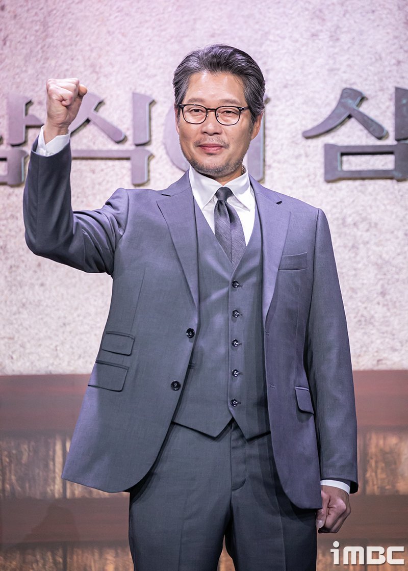 #LeeKyuHyung and #YooJaeMyung at Disney+ drama #UncleSamsik press conference.
  
Release on May 15. #SongKangHo #ByunYoHan #JinKiJoo #SeoHyunWoo