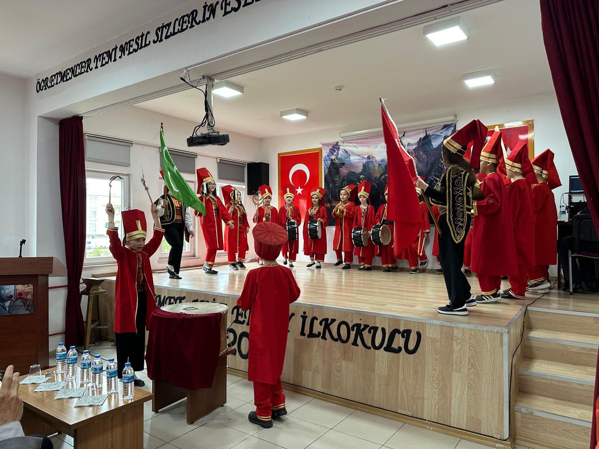 TC_carsambakym's tweet photo. Kaymakamımız Doç. Dr. Şükrü YILDIRIM "3 Mayıs Türk Günü" dolayısıyla  İlçemiz Mehmet Akif Ersoy okulunda düzenlenen etkinliğe katıldı. https://t.co/k9GzMFfp4X