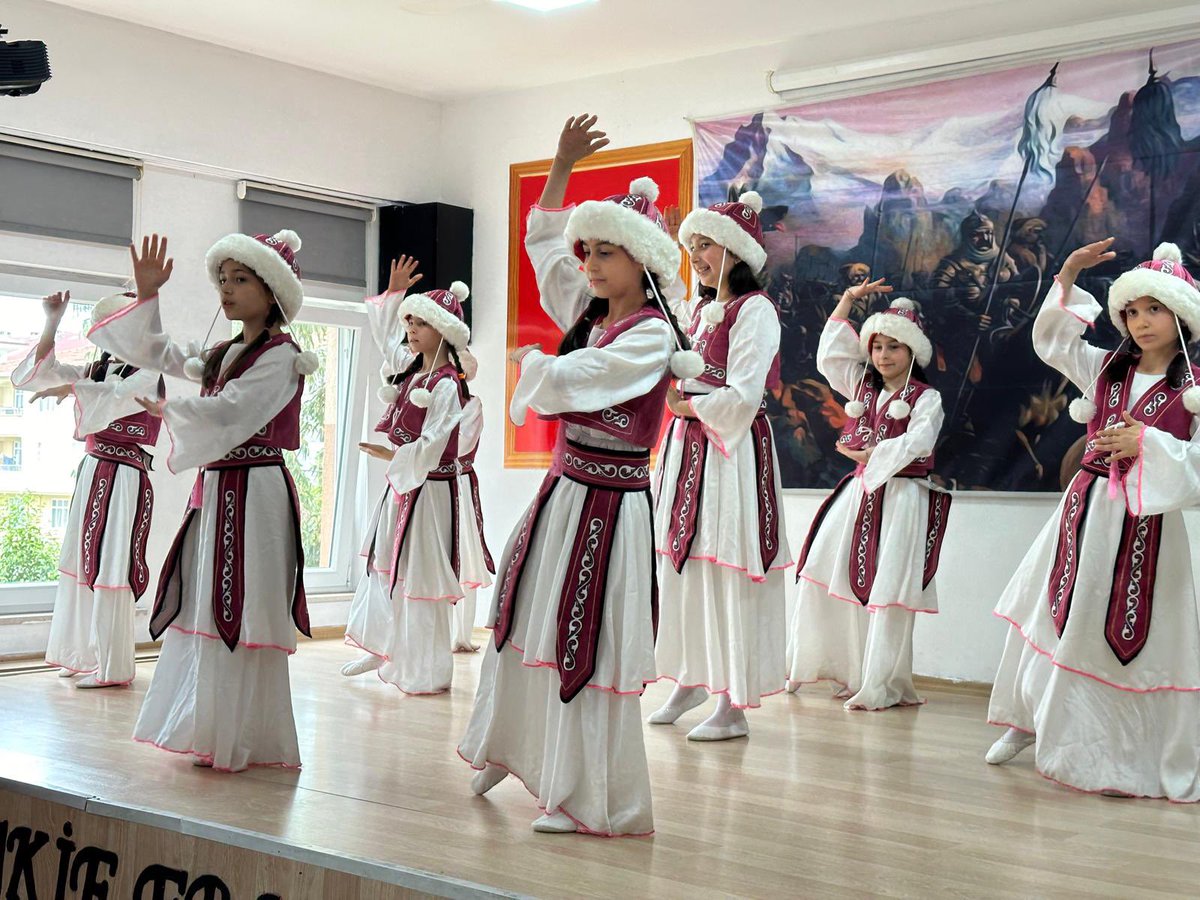 Kaymakamımız Doç. Dr. Şükrü YILDIRIM "3 Mayıs Türk Günü" dolayısıyla  İlçemiz Mehmet Akif Ersoy okulunda düzenlenen etkinliğe katıldı.