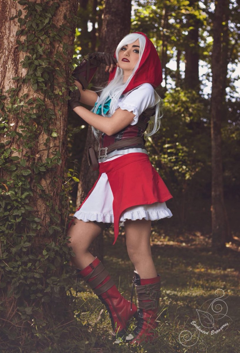 Old photo of my red riding hood Ashe cosplay 🐺