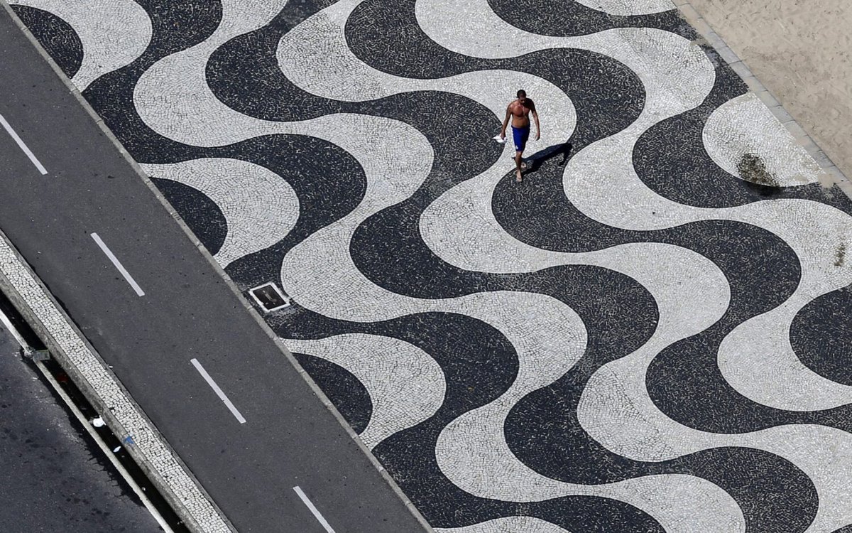 luusssso's tweet image. The amazing walkway designs of Rio de Janeiro by artist Roberto Burle Marx
