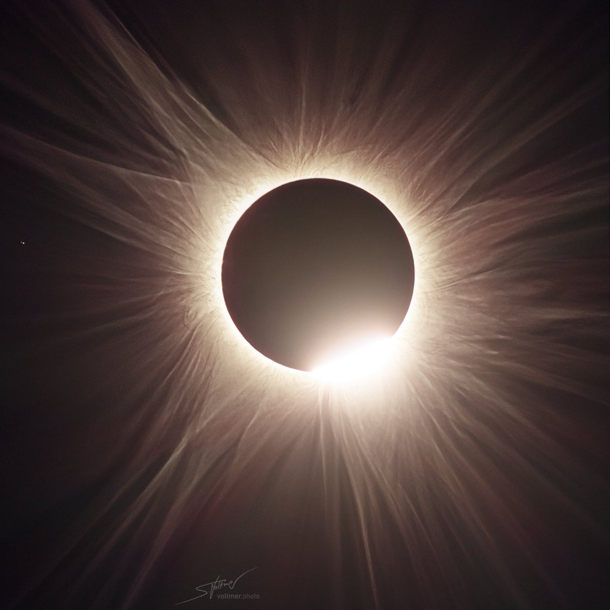 Mexican eclipse highlights captured through different lenses. 👉 Watch also the short eclipse documentary: youtu.be/YSXX5IQnrsc Images: @SeVoSpace #eclipse #sun #moon #space #universe #solarcorona #science #nasa #astrophotography #sebastianvoltmer #eclipse2024