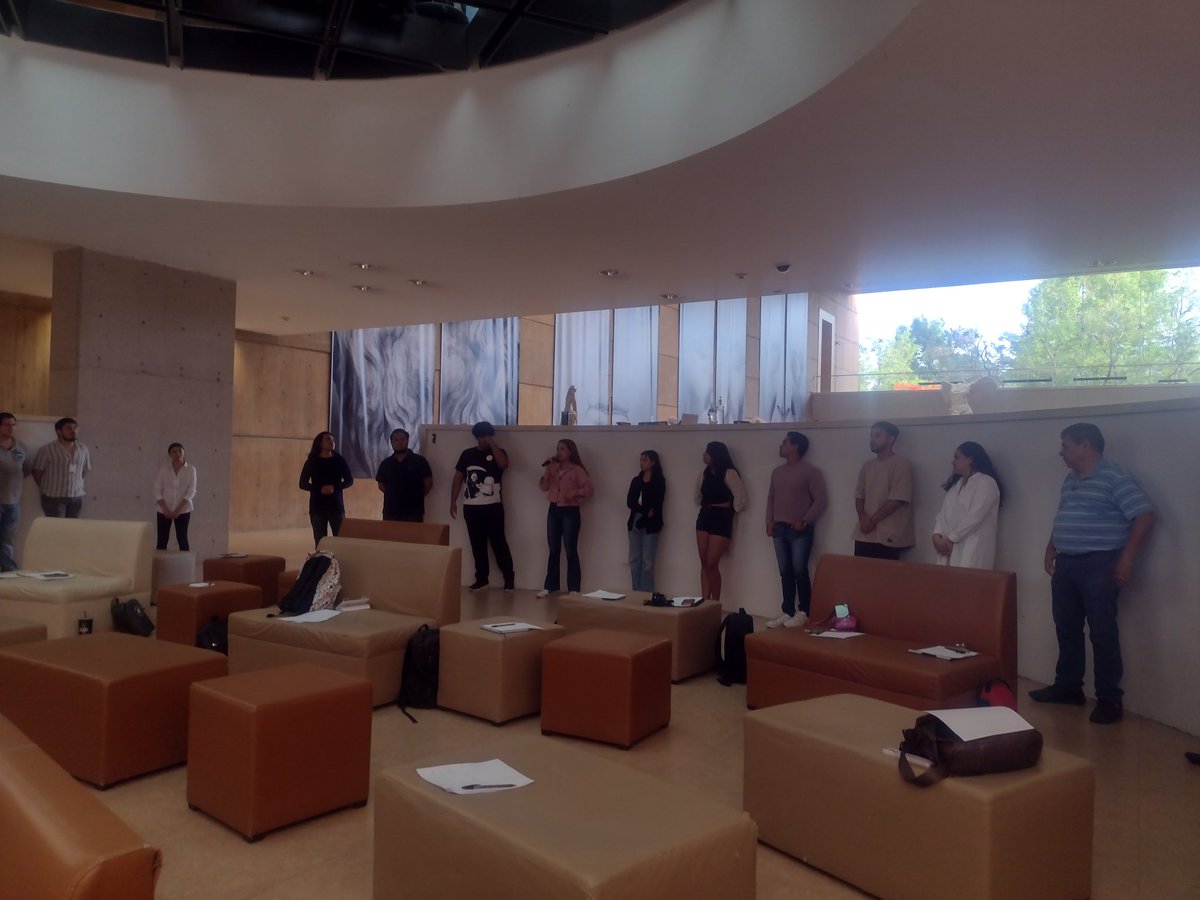anahitinocot's tweet photo. Hoy dentro de las actividades del #retoLeónDigital450 los alumnos de #EVND de la @UTLmex compartieron espacio con expertos emprendedores culturales. @mahg_mx e #innovaciónmunicipalLeón gracias 🫰 https://t.co/iWNhXo2BI8
